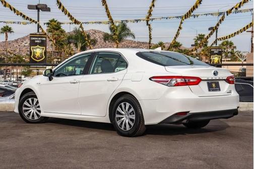 Photo 4 of 20 of 2020 Toyota Camry Hybrid LE