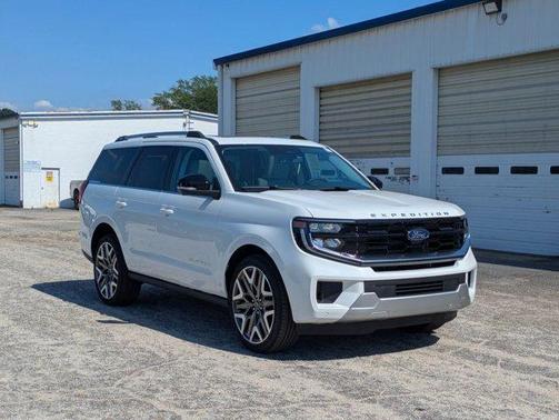 Star White 2026 Ford Expedition Platinum