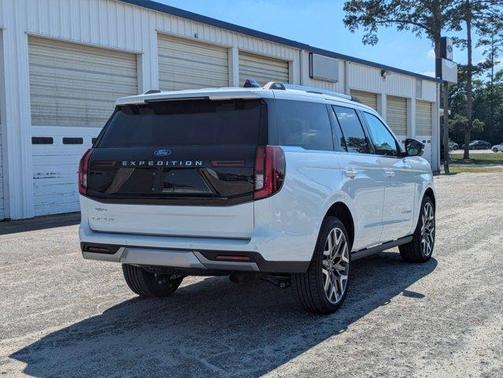 Star White 2026 Ford Expedition Platinum