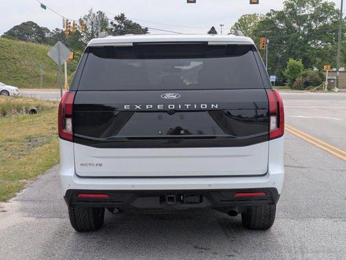 Oxford White 2025 Ford Expedition Active