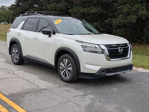 2024 Nissan Pathfinder SL