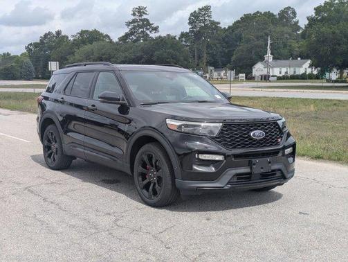 Black Metallic 2022 Ford Explorer ST