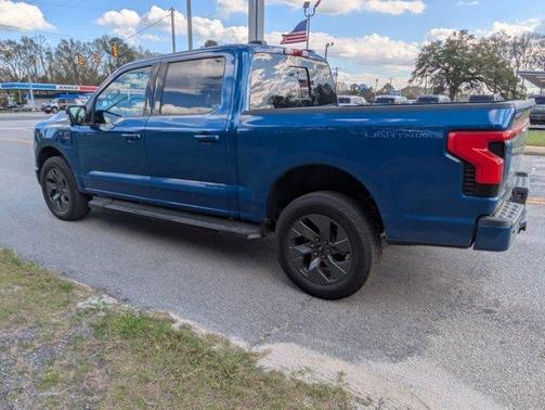 2022 Ford F-150 Lightning LARIAT