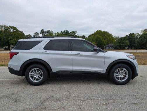 Space White Metallic 2026 Ford Explorer Active