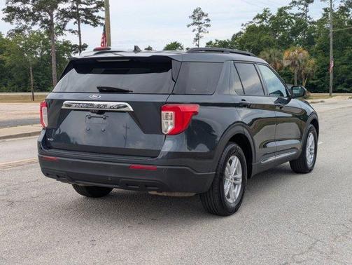 Blue Metallic 2022 Ford Explorer XLT