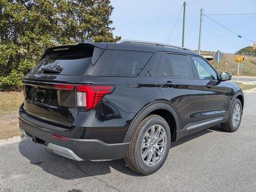 Agate Black Metallic 2026 Ford Explorer Platinum