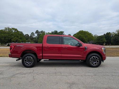 Red Metallic 2022 Ford F-150 XLT