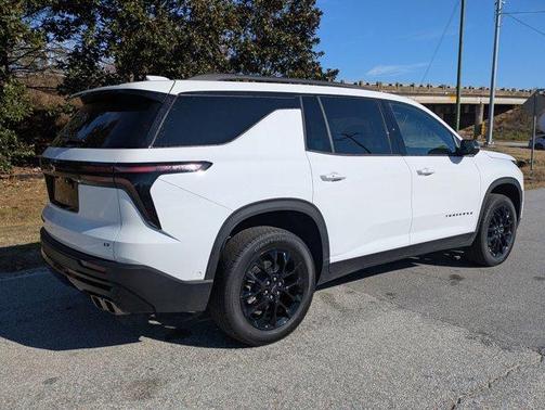 2024 Chevrolet Traverse LT