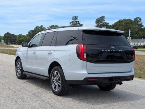 Silver Metallic 2025 Ford Expedition Active