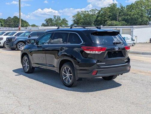 Midnight Black Metallic 2017 Toyota Highlander XLE