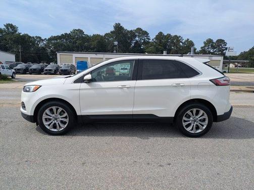 White Metallic 2022 Ford Edge Titanium