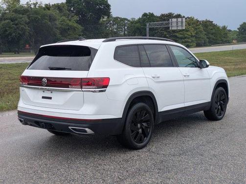 Pure White 2024 Volkswagen Atlas 2.0T SE w/Technology
