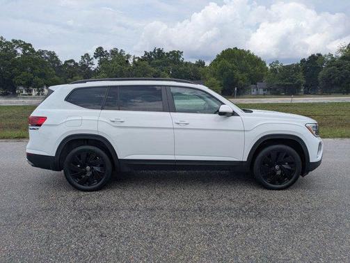 Pure White 2024 Volkswagen Atlas 2.0T SE w/Technology