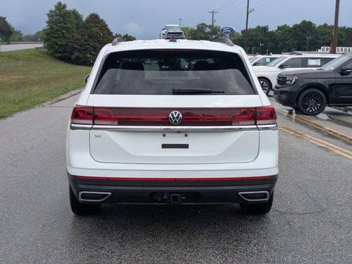 Pure White 2024 Volkswagen Atlas 2.0T SE w/Technology
