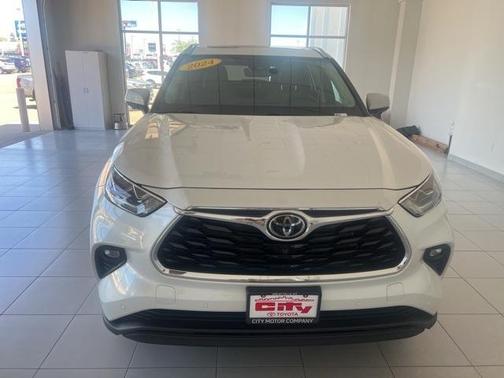 2024 Toyota Highlander LE