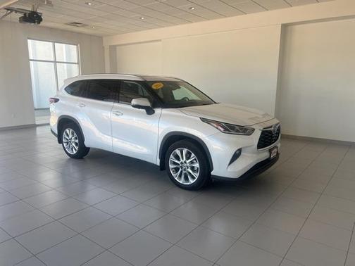 2024 Toyota Highlander LE