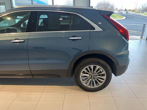 2025 Cadillac XT4 Premium Luxury