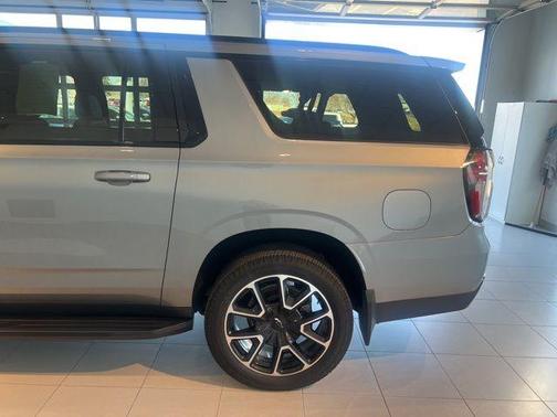 2023 Chevrolet Suburban RST