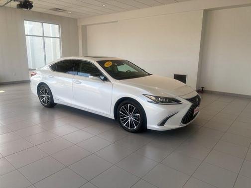 Eminent White Pearl 2022 Lexus ES 300h