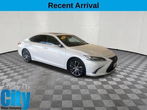 2022 Lexus ES 300h 
