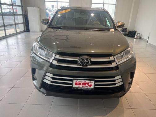 2019 Toyota Highlander SE
