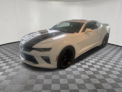 Summit White 2017 Chevrolet Camaro 2SS