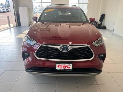 2023 Toyota Highlander Hybrid Platinum