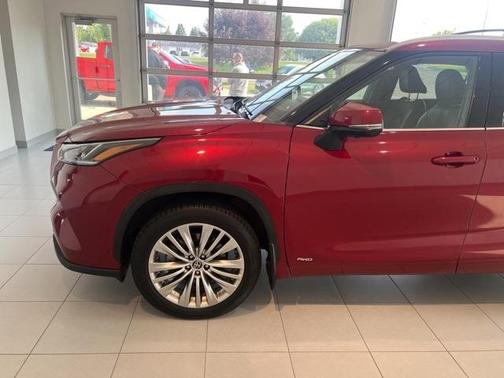 2023 Toyota Highlander Hybrid Platinum