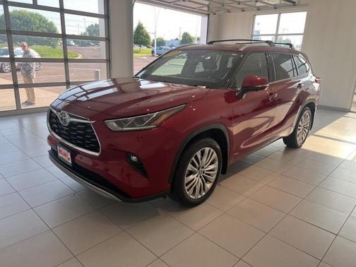 2023 Toyota Highlander Hybrid Platinum