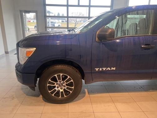 2023 Nissan Titan SV