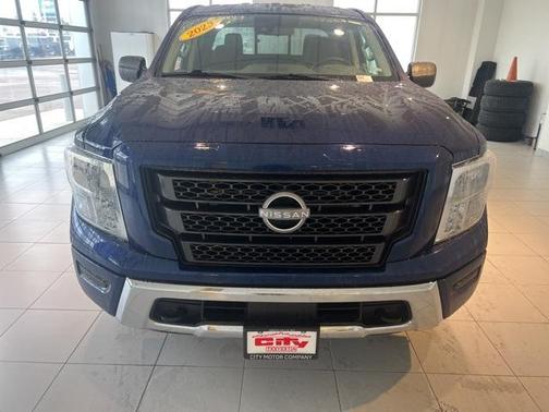 2023 Nissan Titan SV