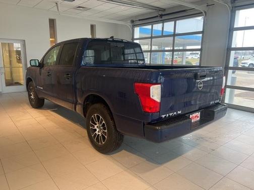 2023 Nissan Titan SV