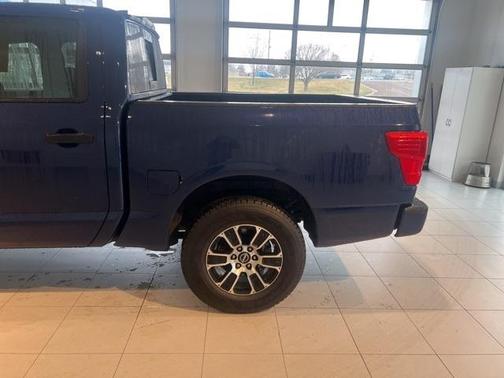 2023 Nissan Titan SV