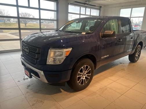 2023 Nissan Titan SV