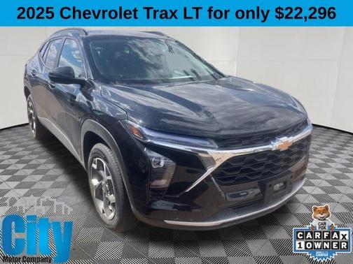 Mosaic Black Metallic 2025 Chevrolet Trax LT