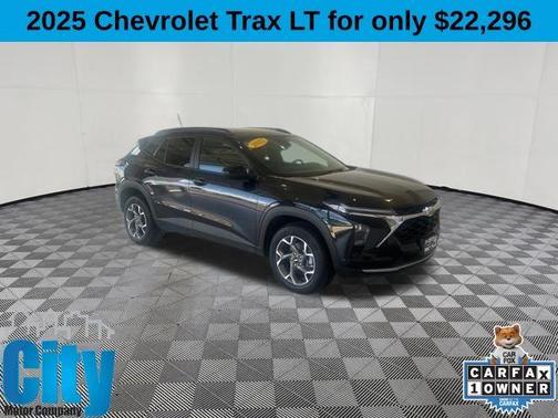 Mosaic Black Metallic 2025 Chevrolet Trax LT