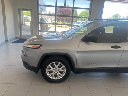 2016 Jeep Cherokee Sport