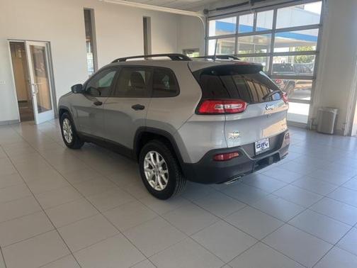 2016 Jeep Cherokee Sport
