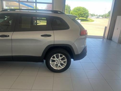 2016 Jeep Cherokee Sport
