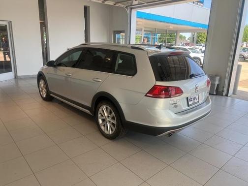 2017 Volkswagen Golf Alltrack TSI SE