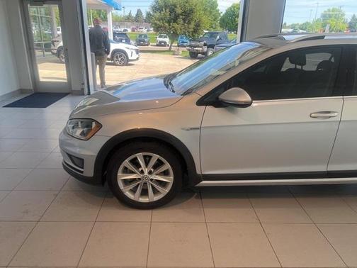 2017 Volkswagen Golf Alltrack TSI SE