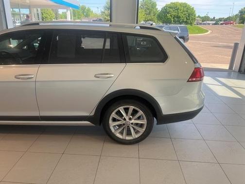 2017 Volkswagen Golf Alltrack TSI SE