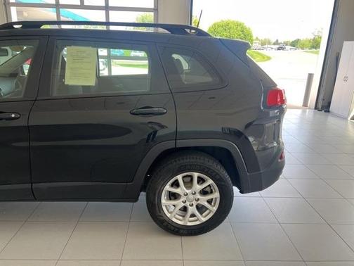 2016 Jeep Cherokee Sport