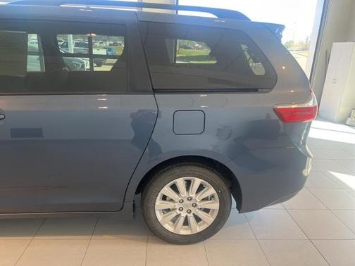 2015 Toyota Sienna LE