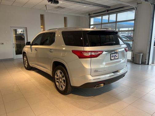 Silver Ice Metallic 2021 Chevrolet Traverse Premier