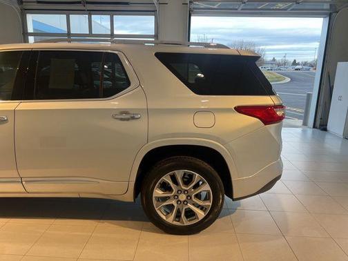 Silver Ice Metallic 2021 Chevrolet Traverse Premier