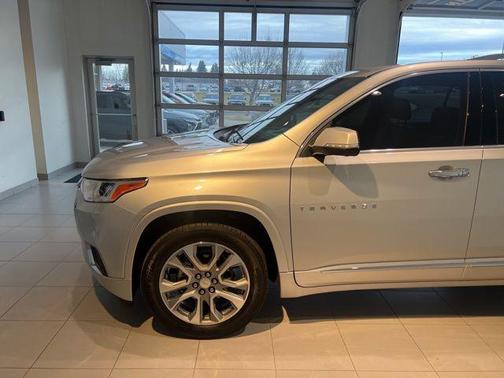Silver Ice Metallic 2021 Chevrolet Traverse Premier