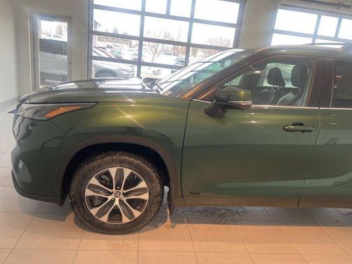 2023 Toyota Highlander Hybrid XLE