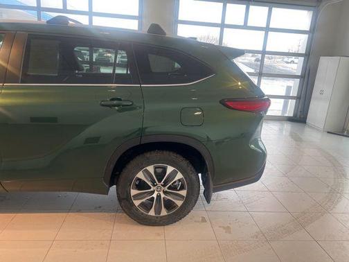 2023 Toyota Highlander Hybrid XLE