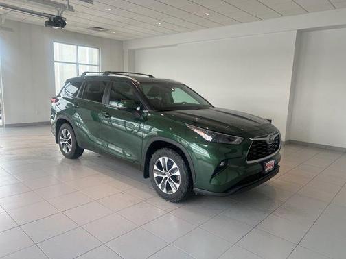 2023 Toyota Highlander Hybrid XLE